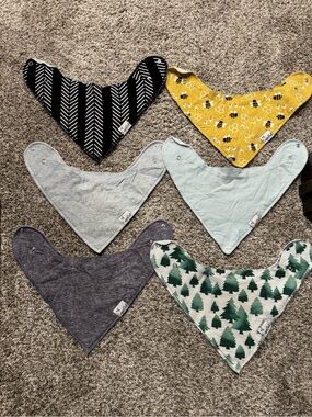 Baby Bandana Drool Bibs - Pack of 7 - Assorted Yellow, Black, Gray, Green